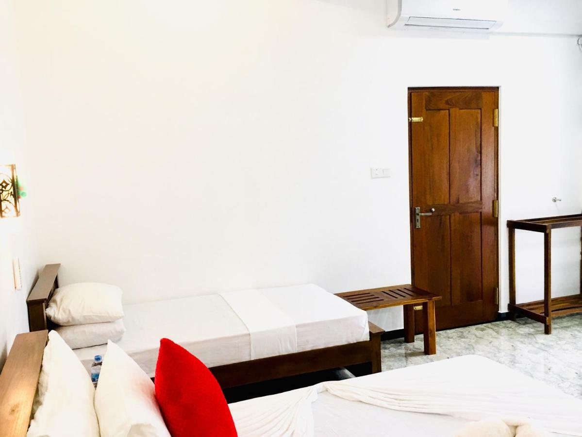 Jenushi Homestay Kandy Exterior foto